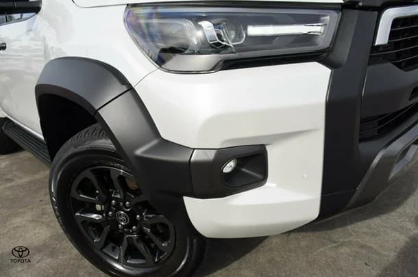 2023 Toyota Hilux 4x4 Rogue image 2