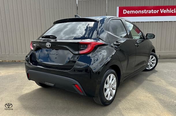 2023 Toyota Yaris SX image 9