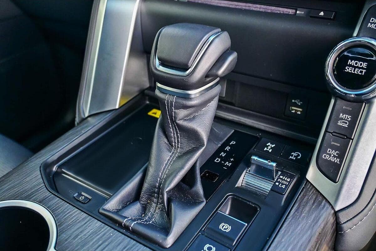 2024 Toyota Landcruiser Sahara ZX Auto 4x4 image 17