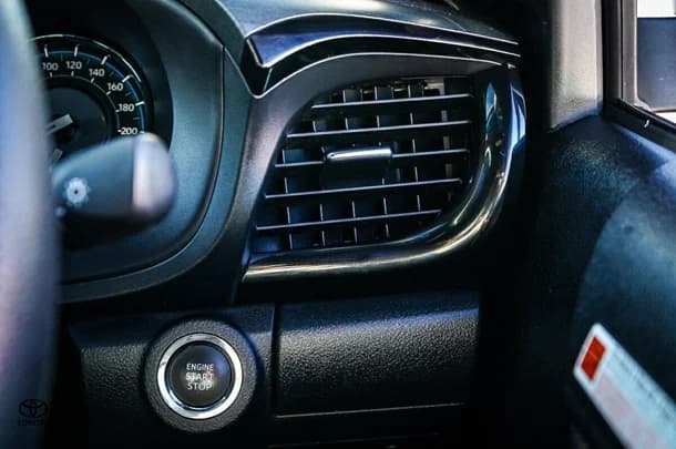 2022 Toyota Hilux 4x4 Rogue image 15