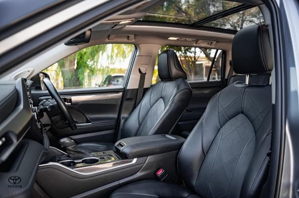2022 Toyota KLUGER HYBRID AWD GRANDE image 17