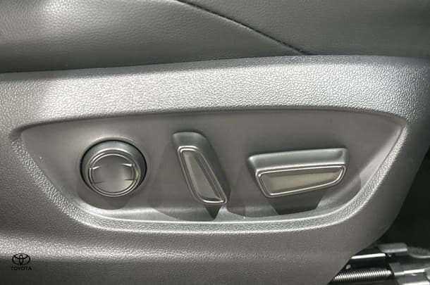 2023 Toyota Corolla Cross Hybrid Atmos AWD image 14