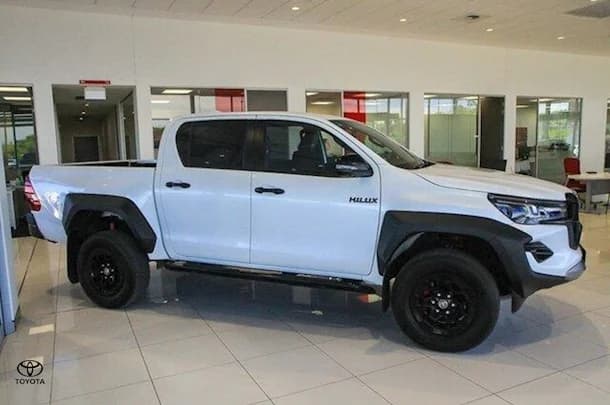 2023 Toyota Hilux GR-SPORT image 3