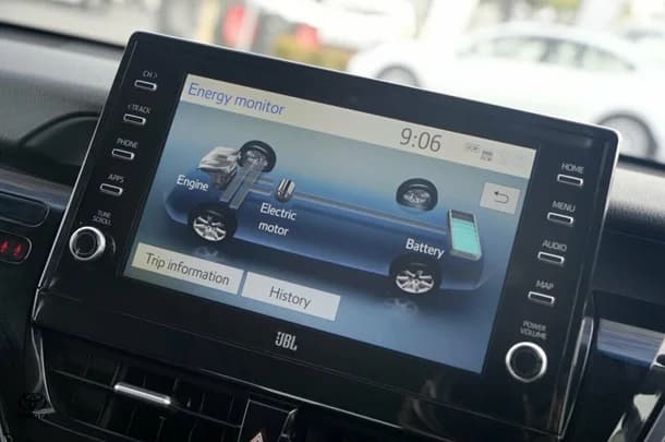 2023 Toyota Camry Hybrid SL image 15