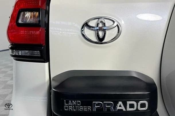 2023 Toyota Prado VX image 8