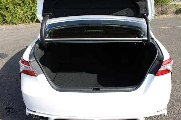 2019 Toyota Camry Hybrid SL image 14