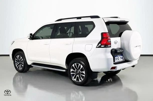 2023 Toyota Prado VX image 6