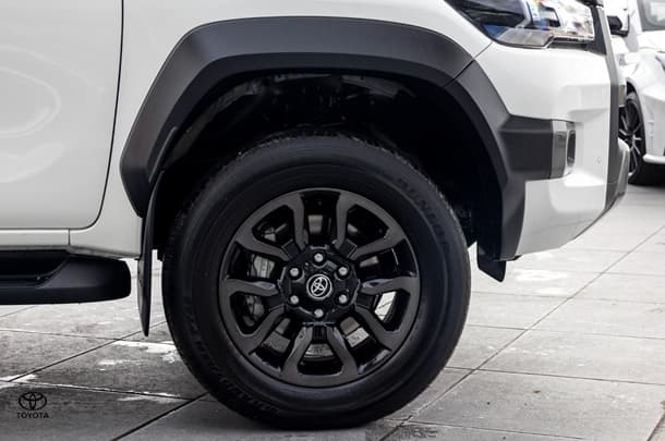 2023 Toyota HILUX Rogue image 24