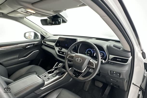 2024 Toyota Kluger Hybrid AWD GRANDE image 17