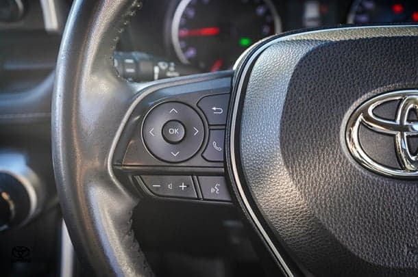 2020 Toyota RAV4 GXL image 15