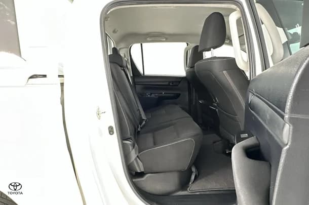 2019 Toyota Hilux SR image 14