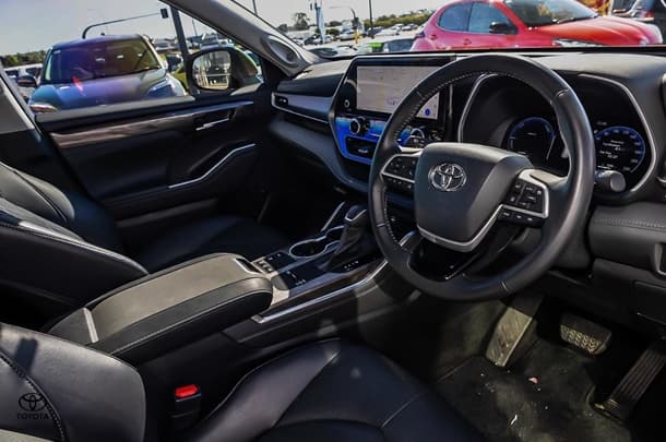 2022 Toyota Kluger Hybrid AWD GRANDE image 7