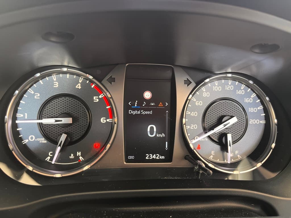 2023 Toyota Hilux SR image 14