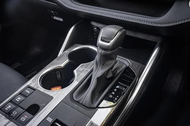 2024 Toyota KLUGER HYBRID AWD GRANDE image 14