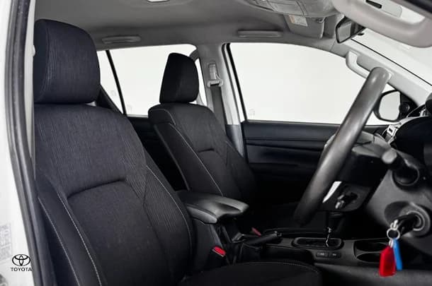2020 Toyota Hilux SR image 19