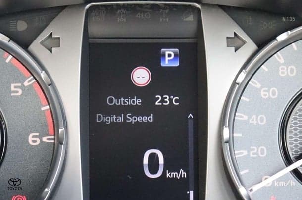 2023 Toyota Hilux 4x4 SR image 11