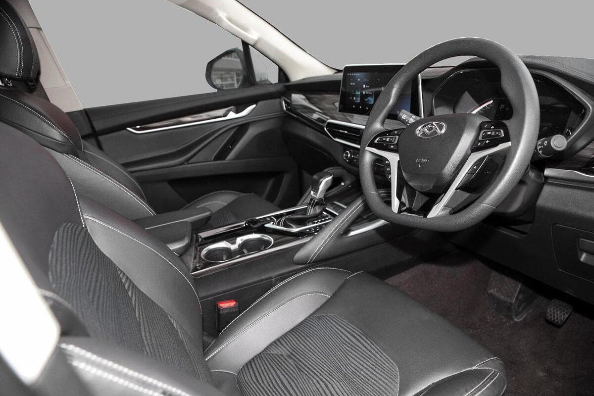 2024 LDV D90 Auto image 6