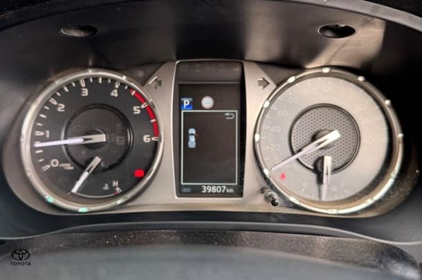 2020 Toyota Hilux SR5 image 27
