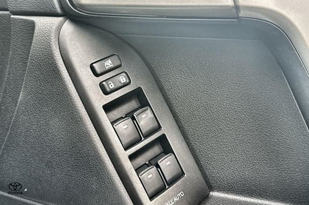 2023 Toyota Prado VX image 14
