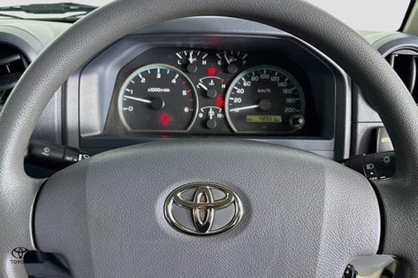 2021 Toyota LANDCRUISER MILITARY GXL image 12