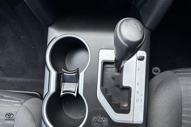 2016 Toyota CAMRY Altise image 19