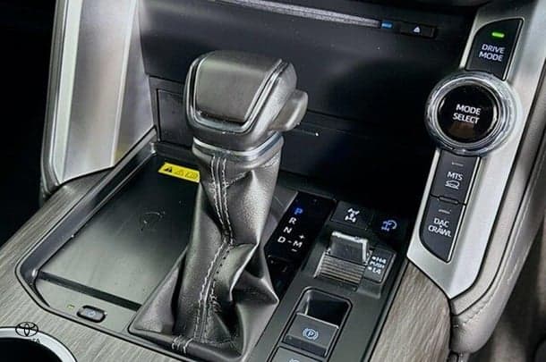 2022 Toyota LANDCRUISER Sahara ZX image 17