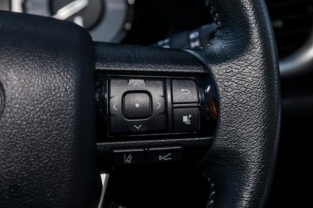 2023 TOYOTA Hilux 4x4 SR5 image 12