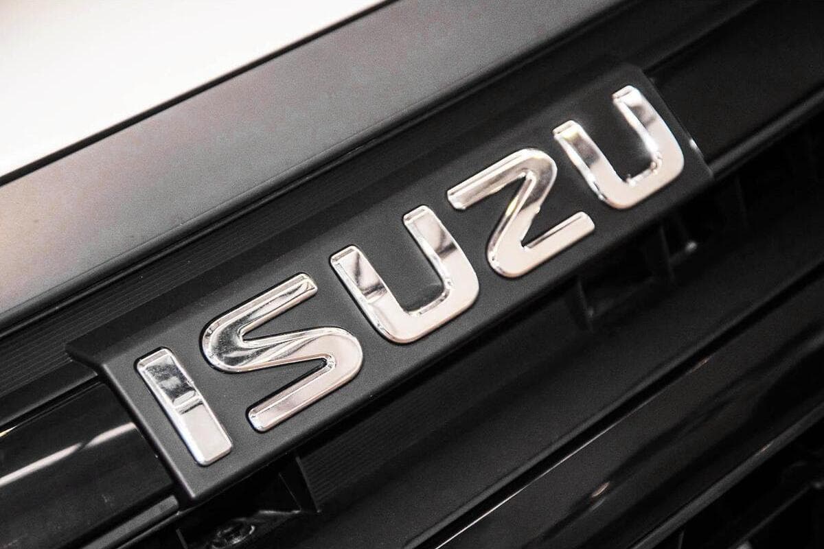 2025 Isuzu D-MAX SX Manual 4x4 MY24 image 9