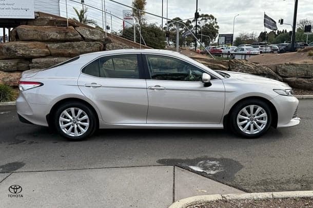 2019 Toyota Camry Ascent image 2