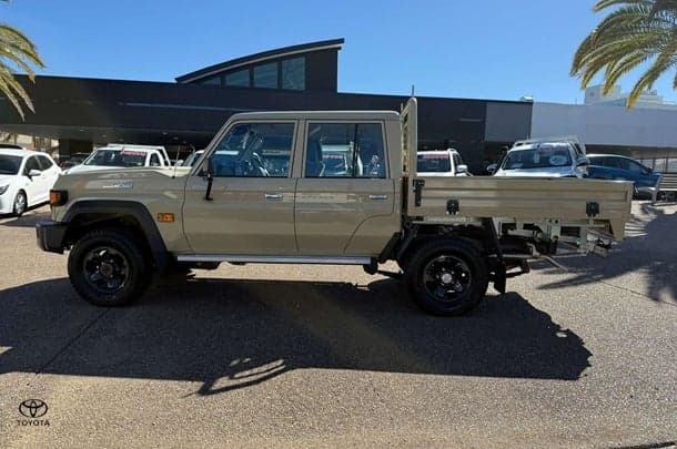 2024 Toyota LC Military GXL image 6