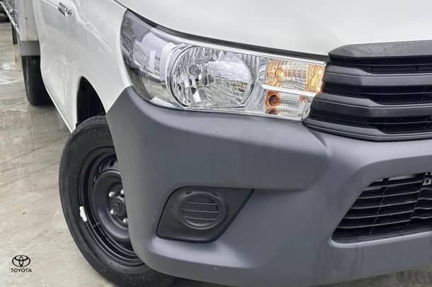 2023 Toyota HiLux 4x2 Workmate image 3
