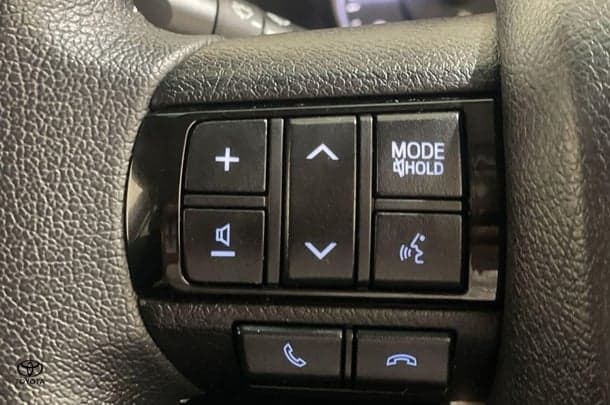 2023 Toyota Hilux SR5 image 15