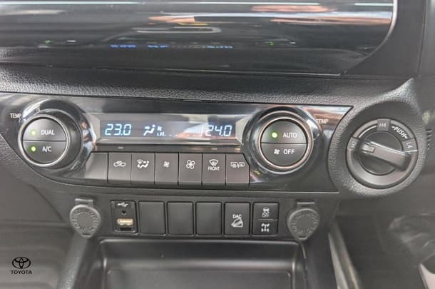 2022 Toyota Hilux SR5 image 24
