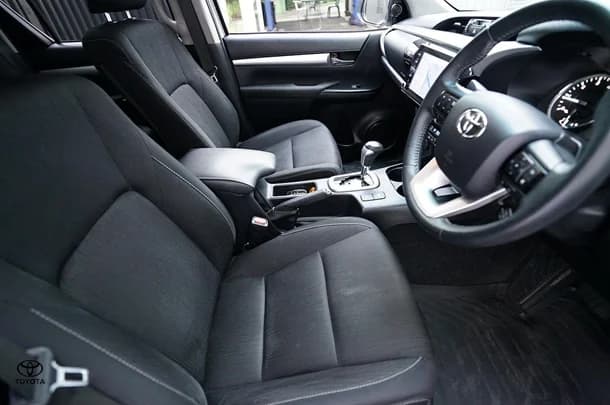 2021 Toyota Hilux 4x4 SR5 image 13