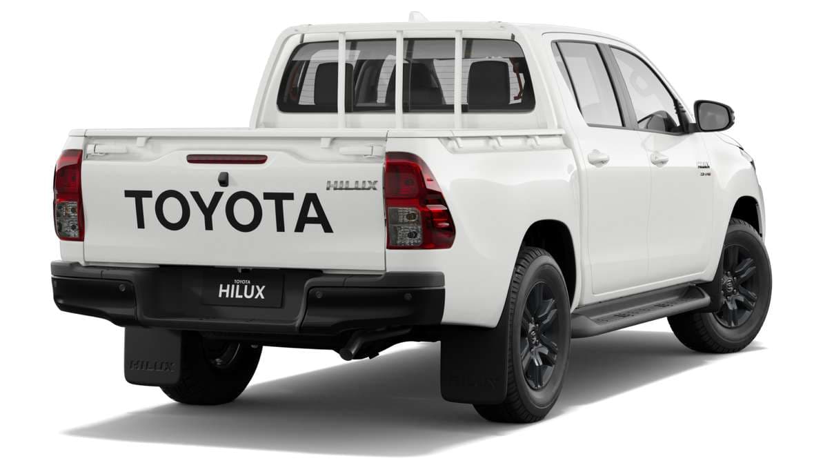 2024 Toyota Hilux 4x4 SR Diesel Double-Cab Pick-Up image 3