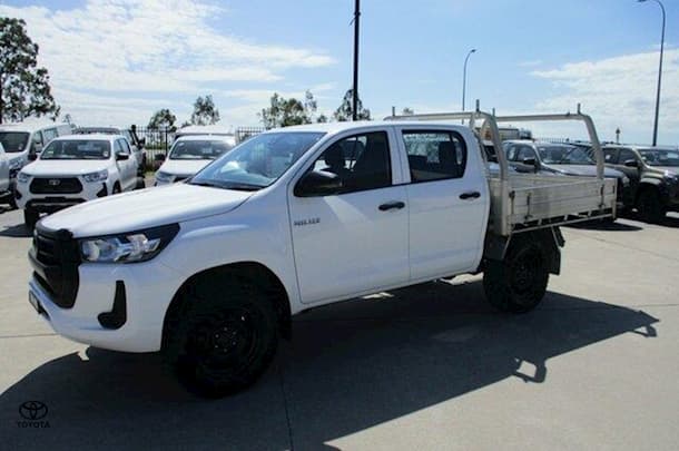 2023 Toyota Hilux 4x4 SR5 image 3