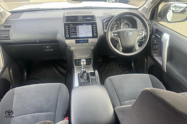 2021 Toyota Prado GXL image 12