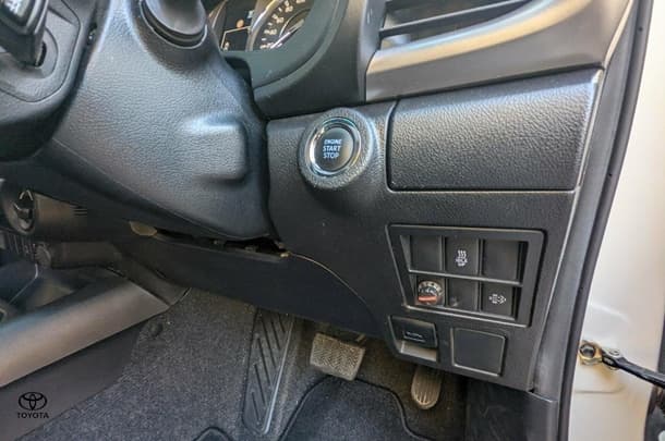 2023 Toyota Hilux 4x4 SR5 image 28