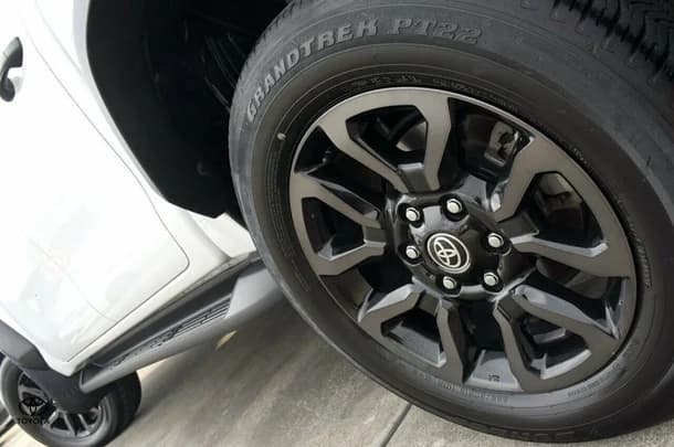 2023 Toyota Hilux 4x4 Rogue image 4