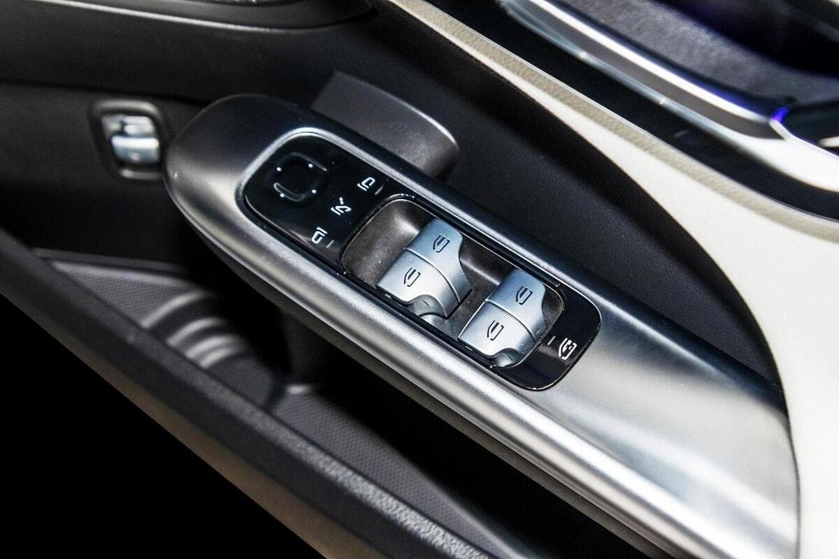 2024 Mercedes-Benz C-Class C200 Auto image 12