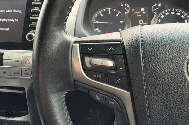 2021 Toyota Prado VX image 18