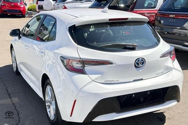 2022 Toyota Corolla Hatch Hybrid Ascent Sport image 11