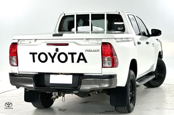 2019 Toyota Hilux SR image 7