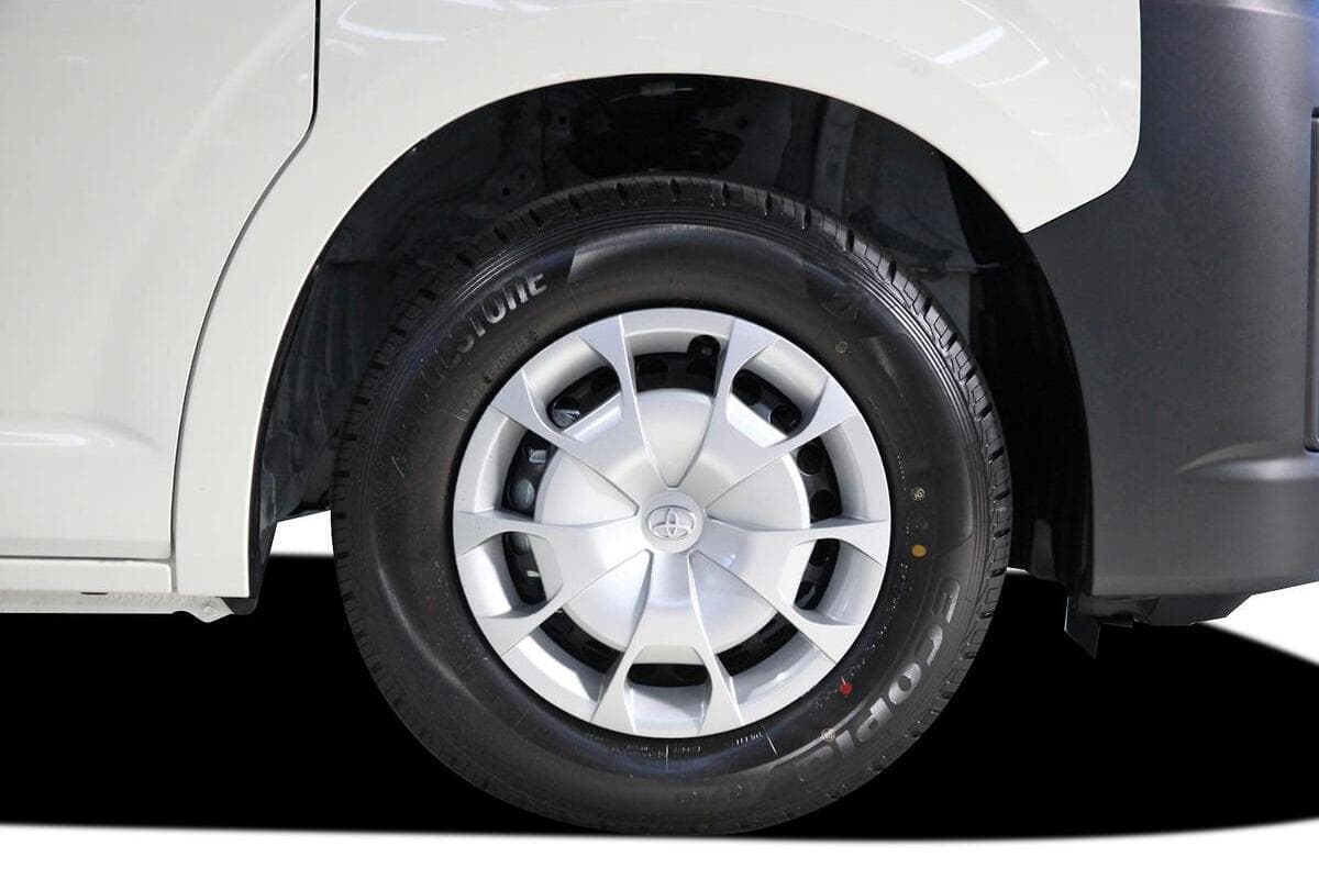 2025 Toyota Hiace LWB Auto image 8