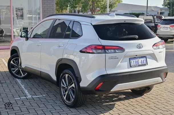 2023 Toyota Corolla Cross Atmos image 2