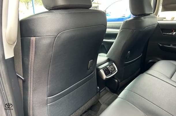 2022 Toyota Hilux 4x4 SR5 image 26