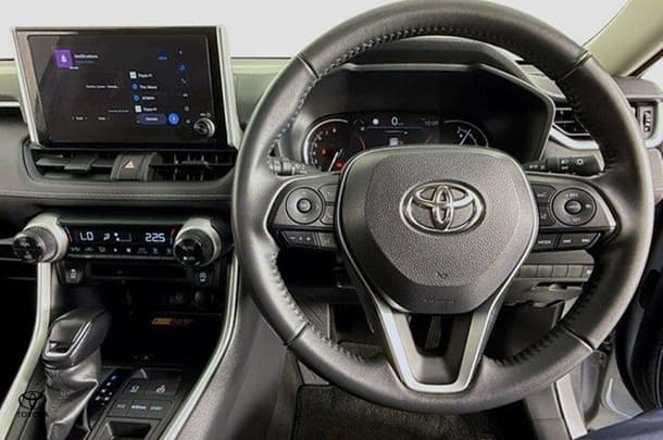 2022 Toyota RAV4 GXL image 18