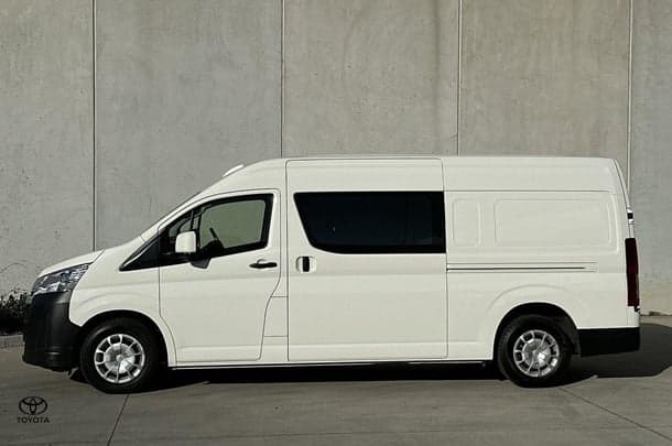 2022 Toyota Hiace SLWB image 8