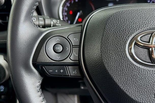 2022 Toyota RAV4 GXL image 16