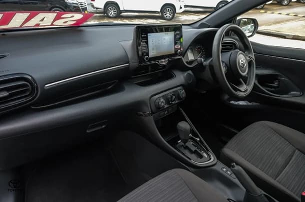 2022 Toyota Yaris Ascent Sport image 8